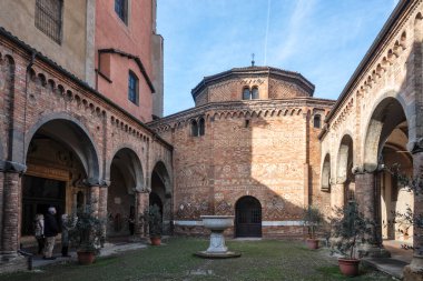 BOLOGNA, İtalya - 07 Aralık 2024: Bologna 'nın Eski Kasabası Panorama, Emilia-Romagna Bölgesi, İtalya
