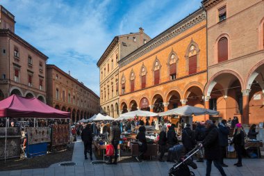 BOLOGNA, İtalya - 07 Aralık 2024: Bologna 'nın Eski Kasabası Panorama, Emilia-Romagna Bölgesi, İtalya