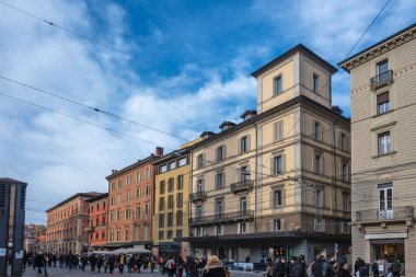 BOLOGNA, İtalya - 07 Aralık 2024: Bologna 'nın Eski Kasabası Panorama, Emilia-Romagna Bölgesi, İtalya
