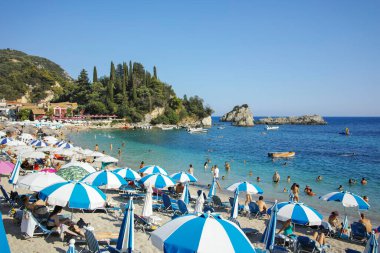 PARGA, GREECE - 5 AĞUSTOS 2024: Parga, Epirus, Yunanistan 'ın şaşırtıcı yaz manzarası