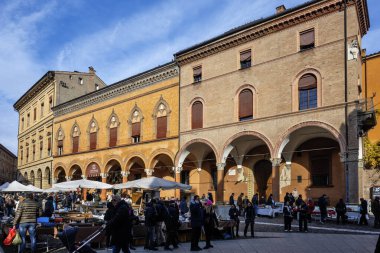BOLOGNA, İtalya - 07 Aralık 2024: Bologna 'nın Eski Kasabası Panorama, Emilia-Romagna Bölgesi, İtalya