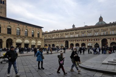 BOLOGNA, İtalya - 07 Aralık 2024: Bologna 'nın Eski Kasabası Panorama, Emilia-Romagna Bölgesi, İtalya