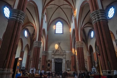 BOLOGNA, İtalya - 07 Aralık 2024: Bologna 'nın Eski Kasabası Panorama, Emilia-Romagna Bölgesi, İtalya