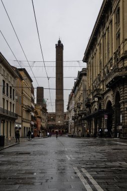 BOLOGNA, İtalya - 07 Aralık 2024: Bologna 'nın Eski Kasabası Panorama, Emilia-Romagna Bölgesi, İtalya