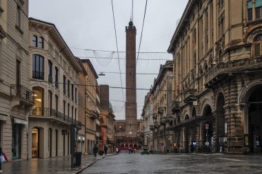 BOLOGNA, İtalya - 07 Aralık 2024: Bologna 'nın Eski Kasabası Panorama, Emilia-Romagna Bölgesi, İtalya