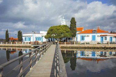 PORTO LAGOS, GREECE - 26 Aralık 2023: Porto Lagos, Doğu Makedonya ve Trakya 'daki iki adada bulunan Aziz Nicholas Manastırı, Yunanistan