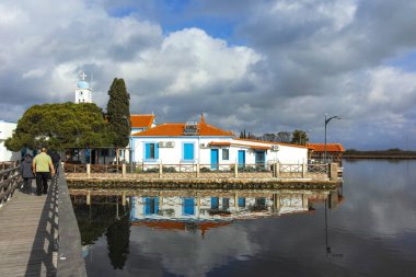 PORTO LAGOS, GREECE - 26 Aralık 2023: Porto Lagos, Doğu Makedonya ve Trakya 'daki iki adada bulunan Aziz Nicholas Manastırı, Yunanistan