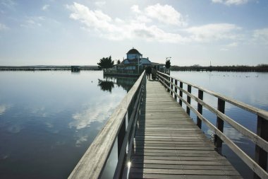 PORTO LAGOS, GREECE - 26 Aralık 2023: Porto Lagos, Doğu Makedonya ve Trakya 'daki iki adada bulunan Aziz Nicholas Manastırı, Yunanistan