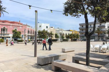 POLİGNANO A MARE, İTALYA - 13 Mayıs 2024: Eski Polignano bir Mare, Apulia Bölgesi 'nin muhteşem manzarası