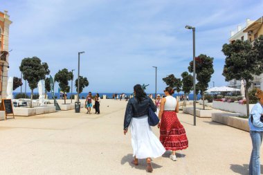 POLİGNANO A MARE, İTALYA - 13 Mayıs 2024: Eski Polignano bir Mare, Apulia Bölgesi 'nin muhteşem manzarası