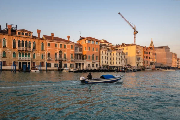 VENICE, İtalya - 05 Aralık 2024: Venedik, Veneto Bölgesi, İtalya 'nın Eski Kenti Panorama