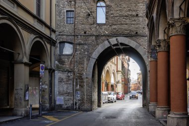 BOLOGNA, İtalya - 07 Aralık 2024: Bologna 'nın Eski Kasabası Panorama, Emilia-Romagna Bölgesi, İtalya