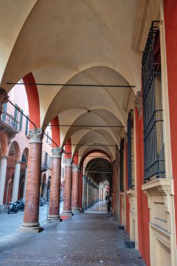 BOLOGNA, İtalya - 07 Aralık 2024: Bologna 'nın Eski Kasabası Panorama, Emilia-Romagna Bölgesi, İtalya