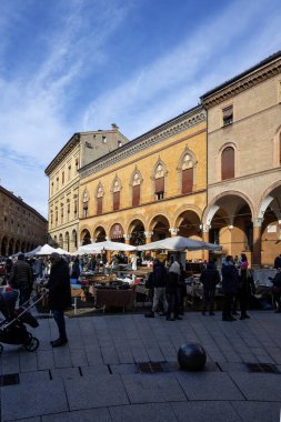 BOLOGNA, İtalya - 07 Aralık 2024: Bologna 'nın Eski Kasabası Panorama, Emilia-Romagna Bölgesi, İtalya