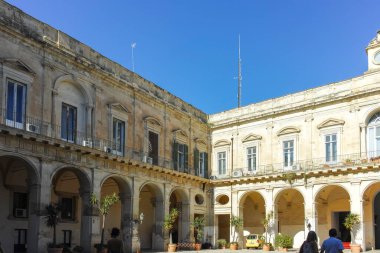 LECCE, İtalya - 12 Mayıs 2024: İtalya 'nın Apulia Bölgesi' ndeki Eski Lecce kasabasının muhteşem manzarası