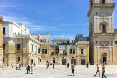 LECCE, İtalya - 12 Mayıs 2024: İtalya 'nın Apulia Bölgesi' ndeki Eski Lecce kasabasının muhteşem manzarası