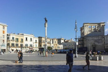 LECCE, İtalya - 12 Mayıs 2024: İtalya 'nın Apulia Bölgesi' ndeki Eski Lecce kasabasının muhteşem manzarası