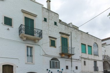 LOCOROTONDO, İtalya - 15 Mayıs 2024: Locorotondo, Apulia Bölgesi, İtalya