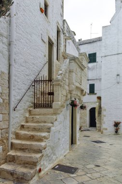 LOCOROTONDO, İtalya - 15 Mayıs 2024: Locorotondo, Apulia Bölgesi, İtalya