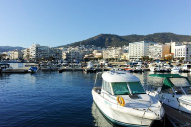 KAVALA, GREECE - 27 Aralık 2023: Eski Kavala kenti, Doğu Makedonya ve Trakya, Yunanistan