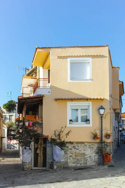 KAVALA, GREECE - 27 Aralık 2023: Eski Kavala kenti, Doğu Makedonya ve Trakya, Yunanistan