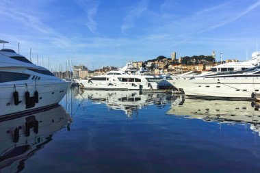 CANNES, FRANCE - 29 Ocak 2024: Cannes, Provence Alpes-Cote d 'Azur, Fransa