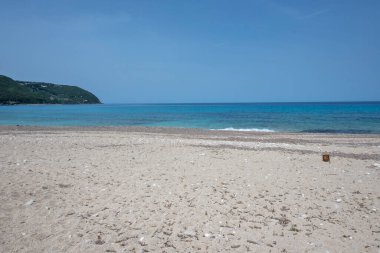 Yunanistan 'ın İyon Adaları' ndaki Agios Ioannis plajı yakınlarındaki Lefkada Panoraması