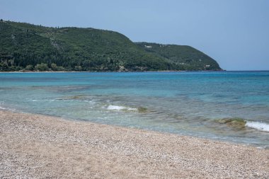 Yunanistan 'ın İyon Adaları' ndaki Agios Ioannis plajı yakınlarındaki Lefkada Panoraması