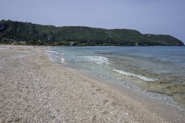 Yunanistan 'ın İyon Adaları' ndaki Agios Ioannis plajı yakınlarındaki Lefkada Panoraması