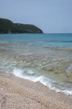 Yunanistan 'ın İyon Adaları' ndaki Agios Ioannis plajı yakınlarındaki Lefkada Panoraması