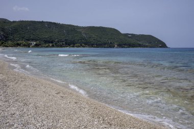 Yunanistan 'ın İyon Adaları' ndaki Agios Ioannis plajı yakınlarındaki Lefkada Panoraması