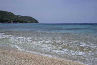 Yunanistan 'ın İyon Adaları' ndaki Agios Ioannis plajı yakınlarındaki Lefkada Panoraması
