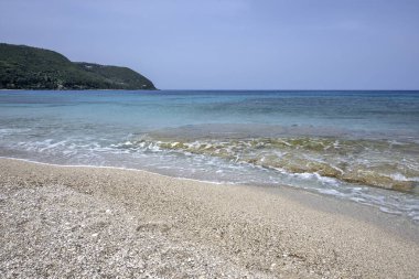 Yunanistan 'ın İyon Adaları' ndaki Agios Ioannis plajı yakınlarındaki Lefkada Panoraması