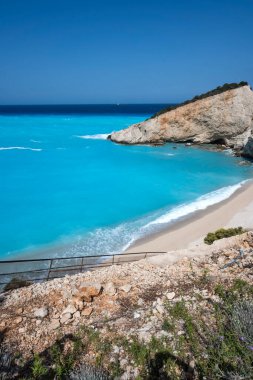 Yunanistan 'ın İyon Adaları' ndaki Porto Katsiki plajı yakınlarındaki Lefkada Sahili 'nin Muhteşem Panoraması