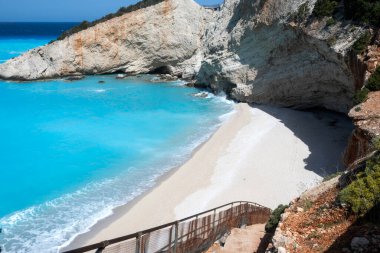 Yunanistan 'ın İyon Adaları' ndaki Porto Katsiki plajı yakınlarındaki Lefkada Sahili 'nin Muhteşem Panoraması