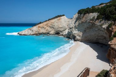 Yunanistan 'ın İyon Adaları' ndaki Porto Katsiki plajı yakınlarındaki Lefkada Sahili 'nin Muhteşem Panoraması