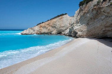 Yunanistan 'ın İyon Adaları' ndaki Porto Katsiki plajı yakınlarındaki Lefkada Sahili 'nin Muhteşem Panoraması