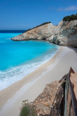 Yunanistan 'ın İyon Adaları' ndaki Porto Katsiki plajı yakınlarındaki Lefkada Sahili 'nin Muhteşem Panoraması