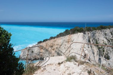 Yunanistan 'ın İyon Adaları' ndaki Porto Katsiki plajı yakınlarındaki Lefkada Sahili 'nin Muhteşem Panoraması