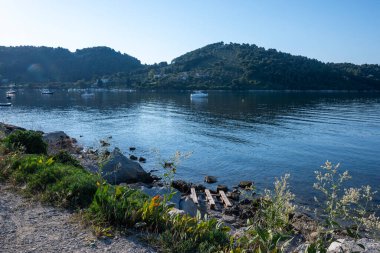 Skiathos Town, Sporades, Thessaly, Yunanistan 'ın sahil sokağından Panorama