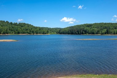 Sırbistan 'ın Vlasina Gölü' nün Muhteşem Yaz Panoraması