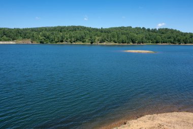 Sırbistan 'ın Vlasina Gölü' nün Muhteşem Yaz Panoraması