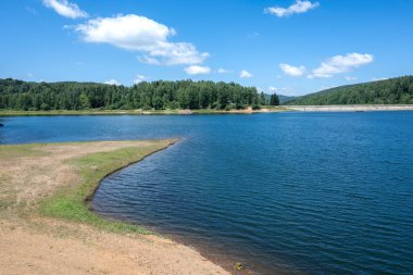 Sırbistan 'ın Vlasina Gölü' nün Muhteşem Yaz Panoraması
