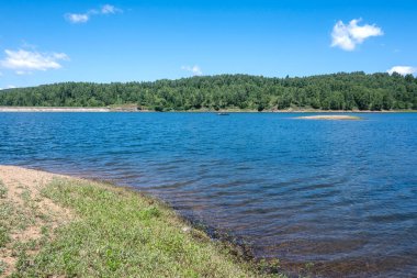 Sırbistan 'ın Vlasina Gölü' nün Muhteşem Yaz Panoraması