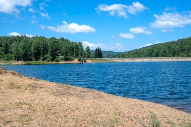 Sırbistan 'ın Vlasina Gölü' nün Muhteşem Yaz Panoraması