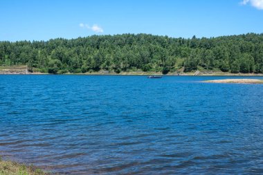 Sırbistan 'ın Vlasina Gölü' nün Muhteşem Yaz Panoraması