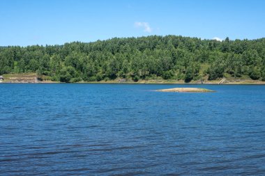Sırbistan 'ın Vlasina Gölü' nün Muhteşem Yaz Panoraması