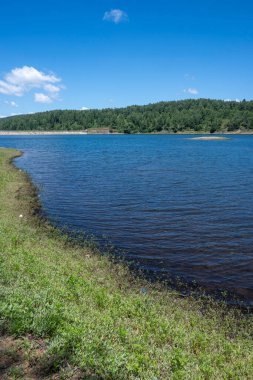 Sırbistan 'ın Vlasina Gölü' nün Muhteşem Yaz Panoraması