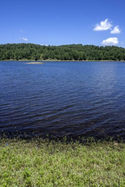 Sırbistan 'ın Vlasina Gölü' nün Muhteşem Yaz Panoraması