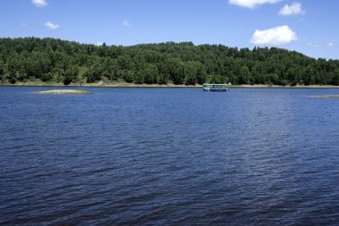 Sırbistan 'ın Vlasina Gölü' nün Muhteşem Yaz Panoraması